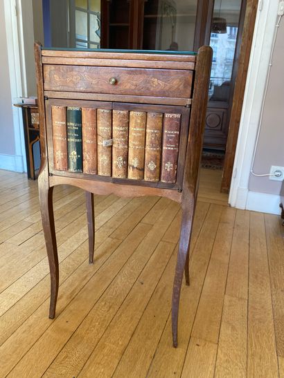 Chevet en bois de placage ouvrant à un tiroir...