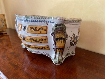NEVERS 

Encrier en forme de commode en faïence...