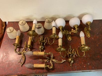 Lot d'appliques en bronze et métal doré.