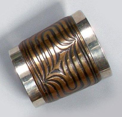 BRACELET MANCHETTE en laiton argenté à motif...