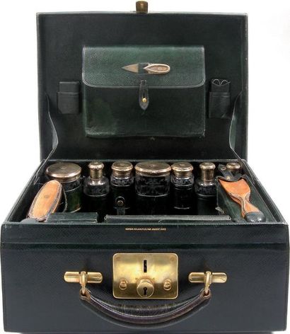 MAISON KELLER
NECESSAIRE DE VOYAGE comprenant...