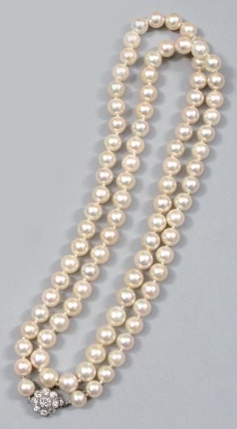 SAUTOIR de perles de culture de 8,5 de diamètre...