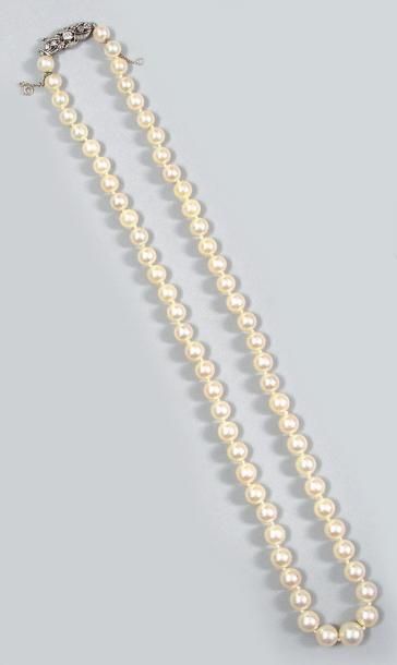COLLIER de perles de culture en chutes rehaussé...