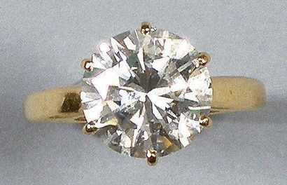 BAGUE SOLITAIRE en or sertie d'un diamant...