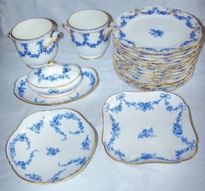 SEVRES, XVIIIe siècle
Service comprenant...