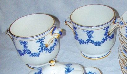 SEVRES, XVIIIe siècle
Paire de rafraichissoirs...