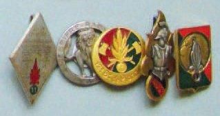 LEGION - Lot de 5 insignes: «11ème REI»,...