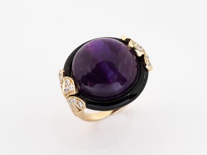 Gold ring 750 °/°° set with a cabochon of...