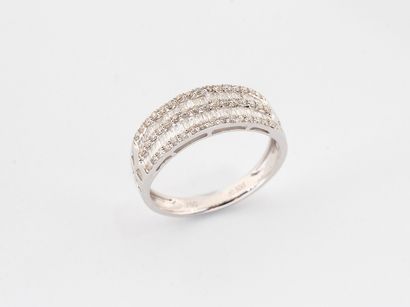 Ring in white gold 750°/°° decorated with...