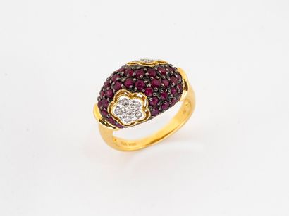 Ring in gold 750°/°° decorated with flowers...
