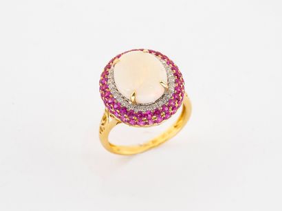 Cushion ring in gold 750 °/°° decorated with...