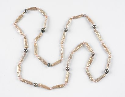 Long necklace made of freshwater pearls alternated...