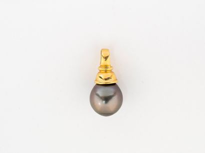 Gold pendant 750°/°° decorated with a Tahitian...
