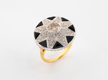 Cocktail ring in two golds 750 °/°° decorated...
