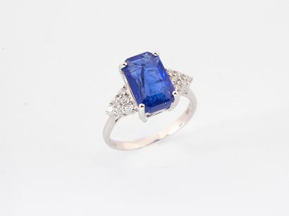 Ring in white gold 750°/°° set with a 3.66...