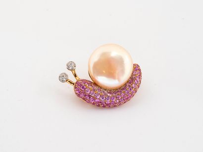 Pink gold snail brooch 750 °/°° decorated...