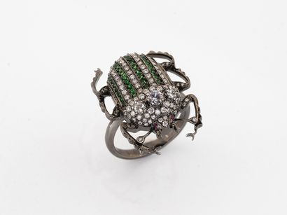 Scarab ring in blackened gold 750 °/°° set...