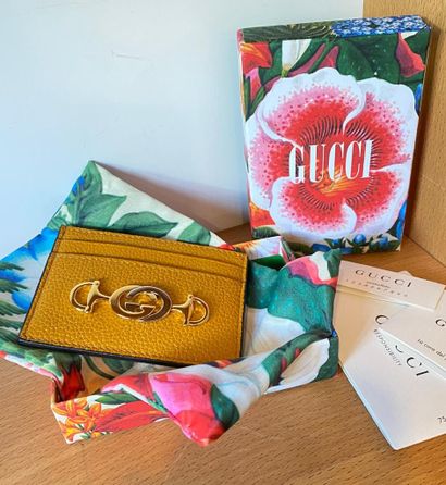 GUCCI
Card holder in grained camel leather.
New...