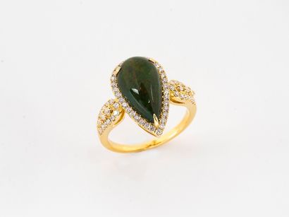 Gold ring 750°/°° decorated with a pear-shaped...