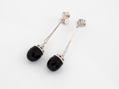 Pair of earrings in white gold 750°/°° with...