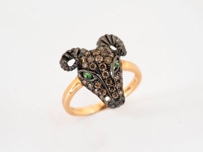 Ring ram head two gold 750 °/°° decorated...