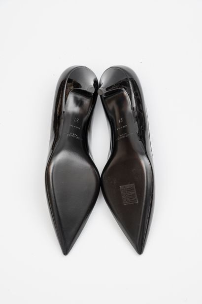 YVES SAINT LAURENT
Black patent 
