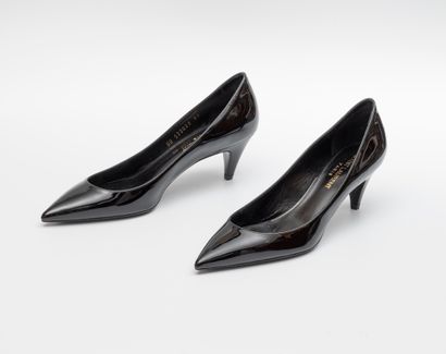 YVES SAINT LAURENT
Black patent 