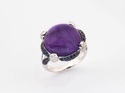 Ring in white gold 750°/°° centered by a...