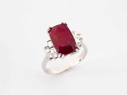 Ring in white gold 750°/°° set with a Birman...