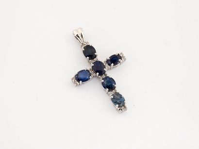 Cross pendant in white gold 750 °/°° set...
