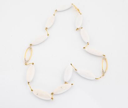 Gold necklace 750 °/°° decorated with olivettes...