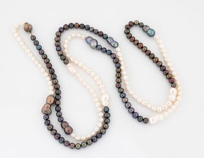 Two-colored long necklace of freshwater pearls,...