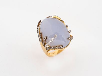 Gold ring 750 °/°° decorated with a cabochon...