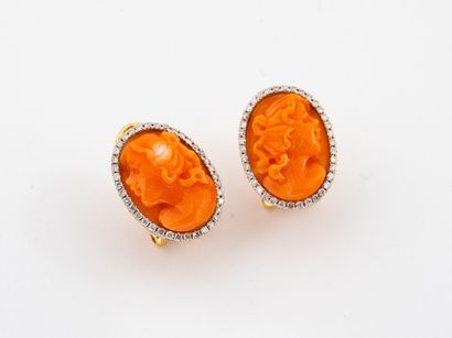 Pair of ear clips in gold 750 °/°° decorated...