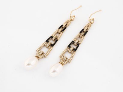Pair of earrings in gold 750 °/°° decorated...