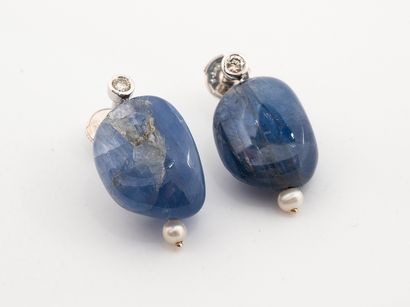 Pair of earrings in white gold 750 °/°° decorated...