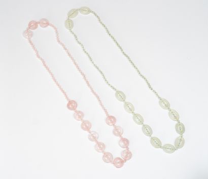 Lot of two necklaces in rose quartz and green...