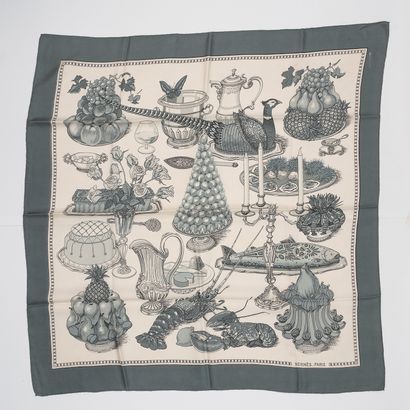 HERMES
Printed silk square
