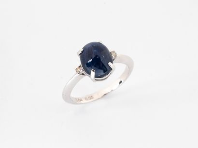 Ring in white gold 750°/°° set with a sapphire...