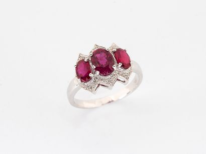 Ring in white gold 750°/°° set with three...