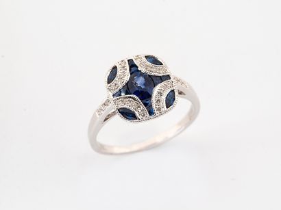 Cushion ring in white gold 750 °/°° centered...