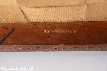 Deux fauteuils pouvant former paire en hêtre...