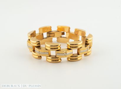 Bracelet chenillette deux ors 750°/°°.
Circa...
