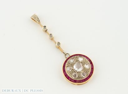 Pendentif coussin en or 750°/°° orné d'un...