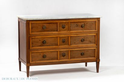 Commode en bois naturel et de placage ouvrant...