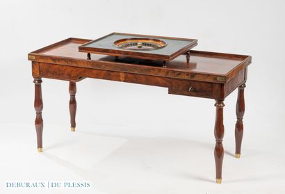 Table à jeux en acajou, placage d’acajou...