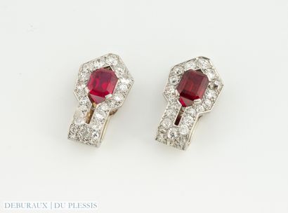 Le Saché
Paire de clips de revers Art Déco...