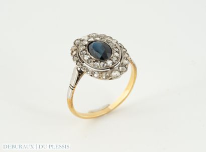 Bague pompadour deux ors 750°/°° sertie d'un...