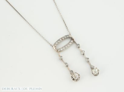 Collier négligé en or gris 750°/°° orné d'un...