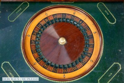 Table à jeux en acajou, placage d’acajou...